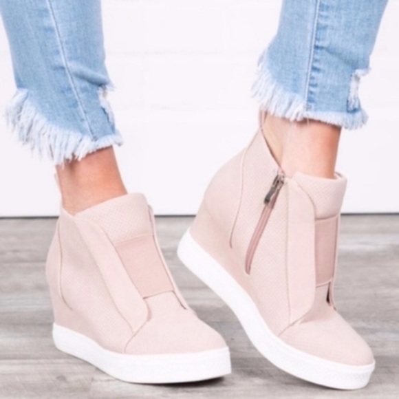 Shoes - 🎉HP🎉 NIB Blush Pink Sneaker Wedges 👟